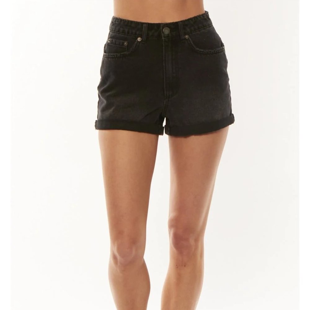 Amuse Society Fiona Woven Denim Short In Black Fade - 27/28/29